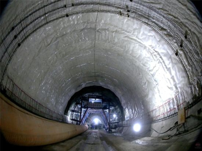 防水板的鋪設與施工